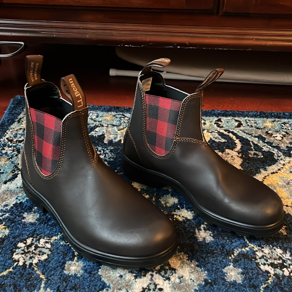 Blundstone Chelsea Boots Black with Red Buffalo Plaid Elastic